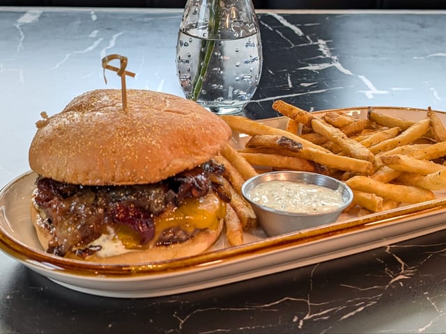 Le Gab Burger.